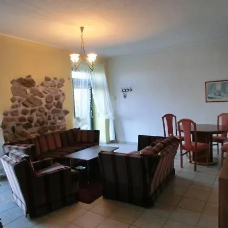 Ferienwohnung 3, Dorfstrasse 5C *