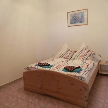 Ferienwohnung 3, Dorfstrasse 5C * Neu Gaarz