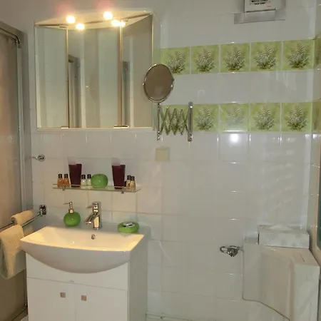 Ferienwohnung 3, Dorfstrasse 5C * Neu Gaarz