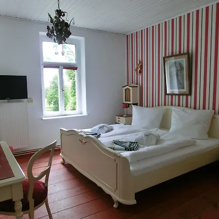 Ferienwohnung 3, Dorfstrasse 5C *